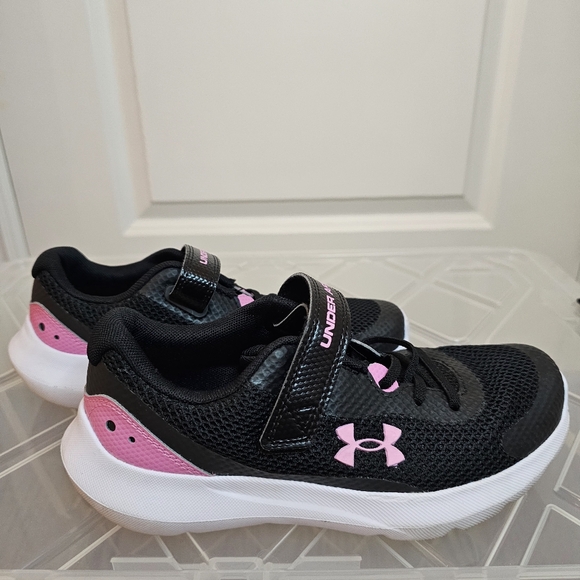 Girls Under Armour black and pink running shoe Size 3Y - Picture 3 of 8